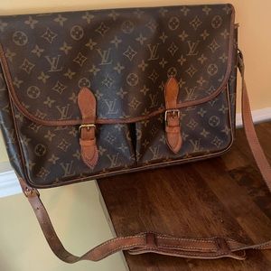 Louis Vuitton Messenger Bag (Unisex)